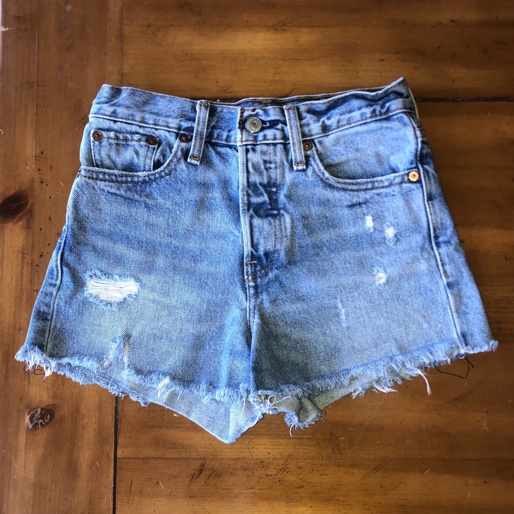 Levi’s Wedgie Jean Shorts